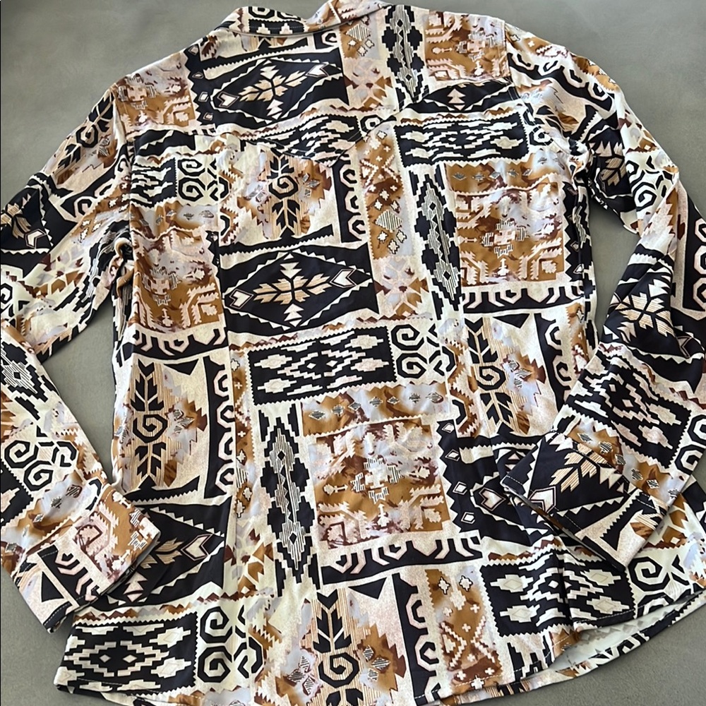 Stylish Geometric Button-Down Shirt - Picture 7 of 7
